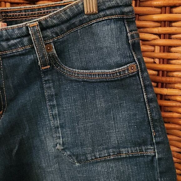 Levi's 545 Shorts 10 - Picture 3 of 8